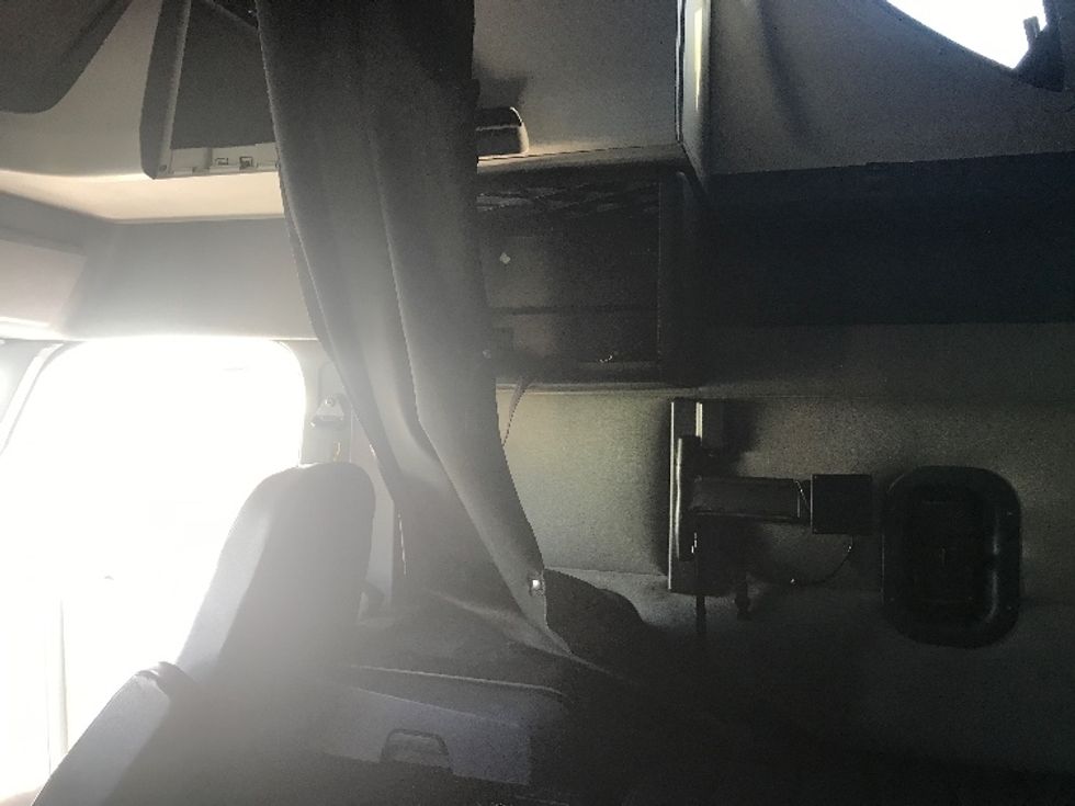 Sleeper Tractor-Heavy Duty Tractors-Freightliner-2019-T12664ST-Fontana-CA-539,274\n\t\tmiles-$ 64,000 - Image 19