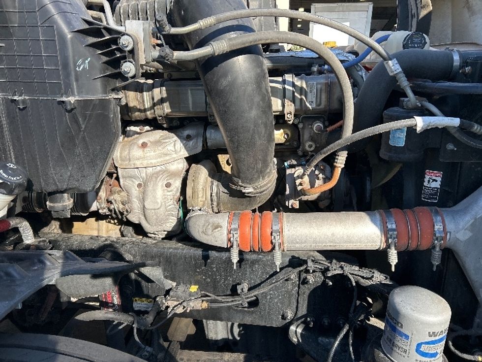 Sleeper Tractor-Heavy Duty Tractors-Freightliner-2019-T12664ST-Fontana-CA-539,274\n\t\tmiles-$ 64,000 - Image 20