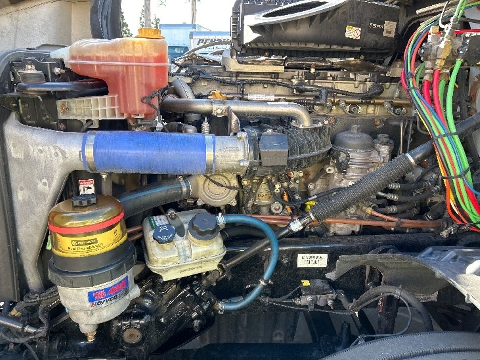 Sleeper Tractor-Heavy Duty Tractors-Freightliner-2019-T12664ST-Fontana-CA-539,274\n\t\tmiles-$ 64,000 - Image 21