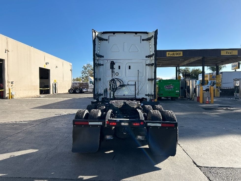 Sleeper Tractor-Heavy Duty Tractors-Freightliner-2019-T12664ST-Fontana-CA-539,274\n\t\tmiles-$ 64,000 - Image 6