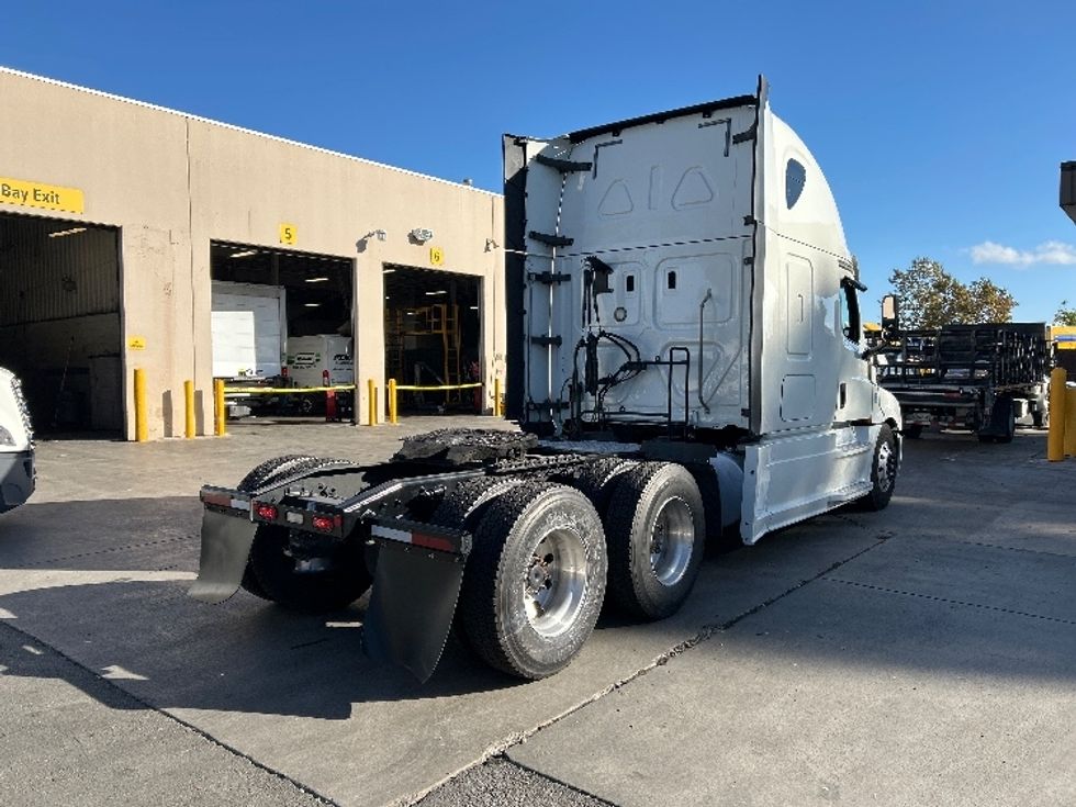 Sleeper Tractor-Heavy Duty Tractors-Freightliner-2019-T12664ST-Fontana-CA-539,274\n\t\tmiles-$ 64,000 - Image 7