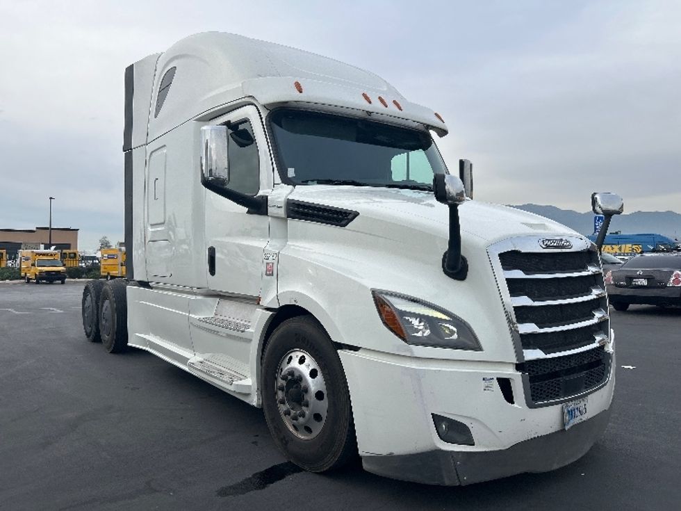 Sleeper Tractor-Heavy Duty Tractors-Freightliner-2019-T12664ST-Fontana-CA-540,465\n\t\tmiles-$ 57,250 - Image 1