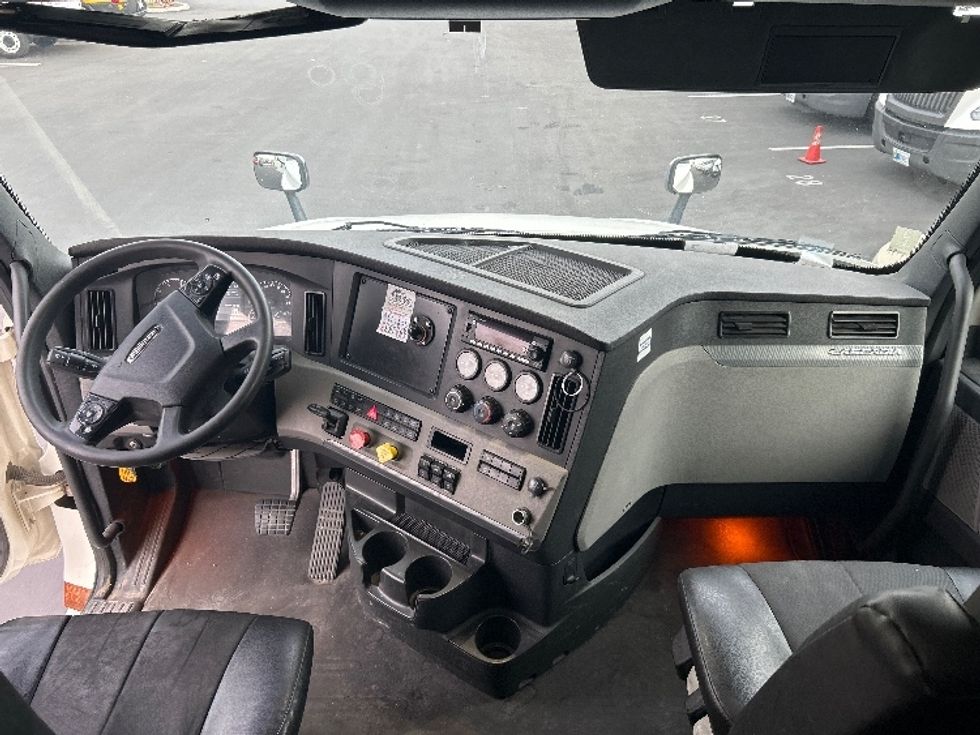 Sleeper Tractor-Heavy Duty Tractors-Freightliner-2019-T12664ST-Fontana-CA-540,465\n\t\tmiles-$ 57,250 - Image 12