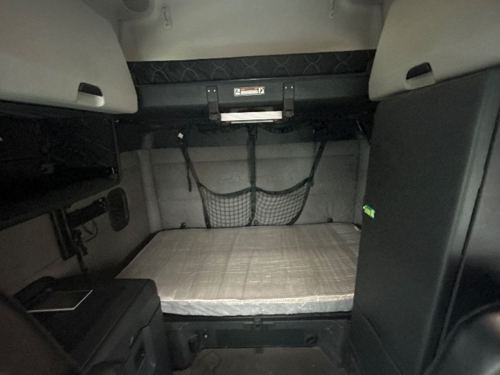 Sleeper Tractor-Heavy Duty Tractors-Freightliner-2019-T12664ST-Fontana-CA-540,465\n\t\tmiles-$ 57,250 - Image 16