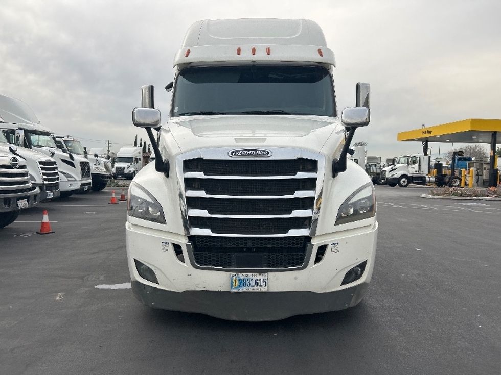 Sleeper Tractor-Heavy Duty Tractors-Freightliner-2019-T12664ST-Fontana-CA-540,465\n\t\tmiles-$ 57,250 - Image 2