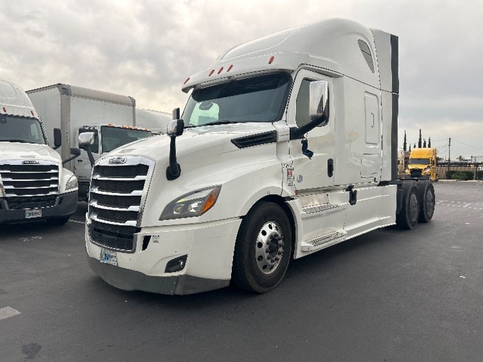 Sleeper Tractor-Heavy Duty Tractors-Freightliner-2019-T12664ST-Fontana-CA-540,465\n\t\tmiles-$ 57,250 - Image 3