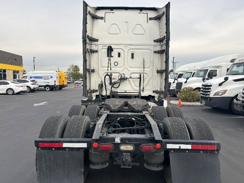 Sleeper Tractor-Heavy Duty Tractors-Freightliner-2019-T12664ST-Fontana-CA-540,465\n\t\tmiles-$ 57,250 - Image 6