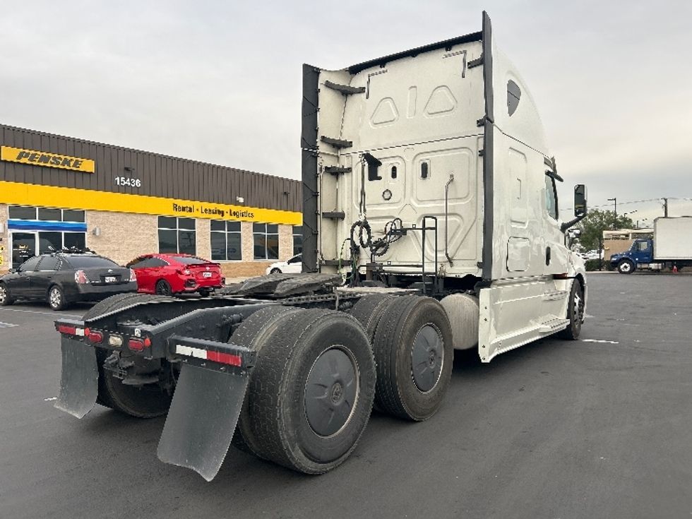 Sleeper Tractor-Heavy Duty Tractors-Freightliner-2019-T12664ST-Fontana-CA-540,465\n\t\tmiles-$ 57,250 - Image 7