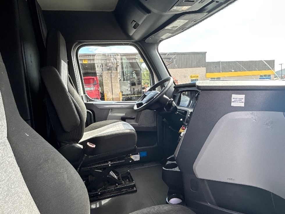 Sleeper Tractor-Heavy Duty Tractors-Freightliner-2019-T12664ST-Fontana-CA-546,973\n\t\tmiles-$ 54,250 - Image 15
