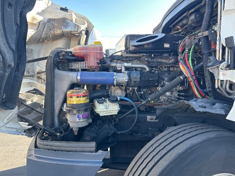 Sleeper Tractor-Heavy Duty Tractors-Freightliner-2019-T12664ST-Fontana-CA-546,973\n\t\tmiles-$ 54,250 - Image 21