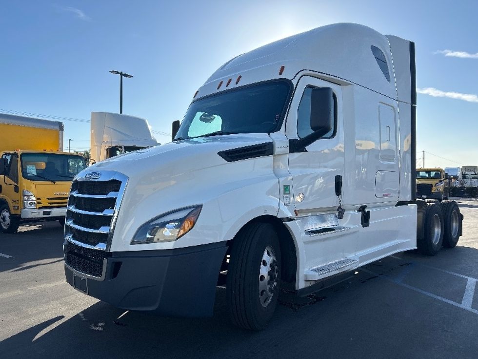 Sleeper Tractor-Heavy Duty Tractors-Freightliner-2019-T12664ST-Fontana-CA-546,973\n\t\tmiles-$ 54,250 - Image 3