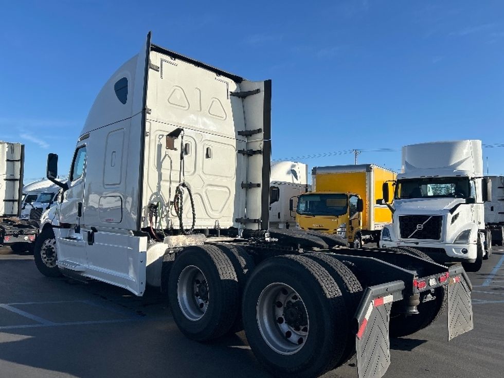 Sleeper Tractor-Heavy Duty Tractors-Freightliner-2019-T12664ST-Fontana-CA-546,973\n\t\tmiles-$ 54,250 - Image 5