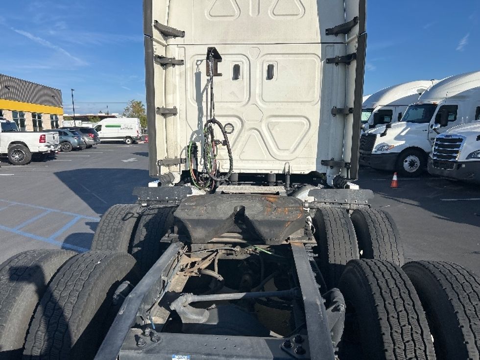 Sleeper Tractor-Heavy Duty Tractors-Freightliner-2019-T12664ST-Fontana-CA-546,973\n\t\tmiles-$ 54,250 - Image 6