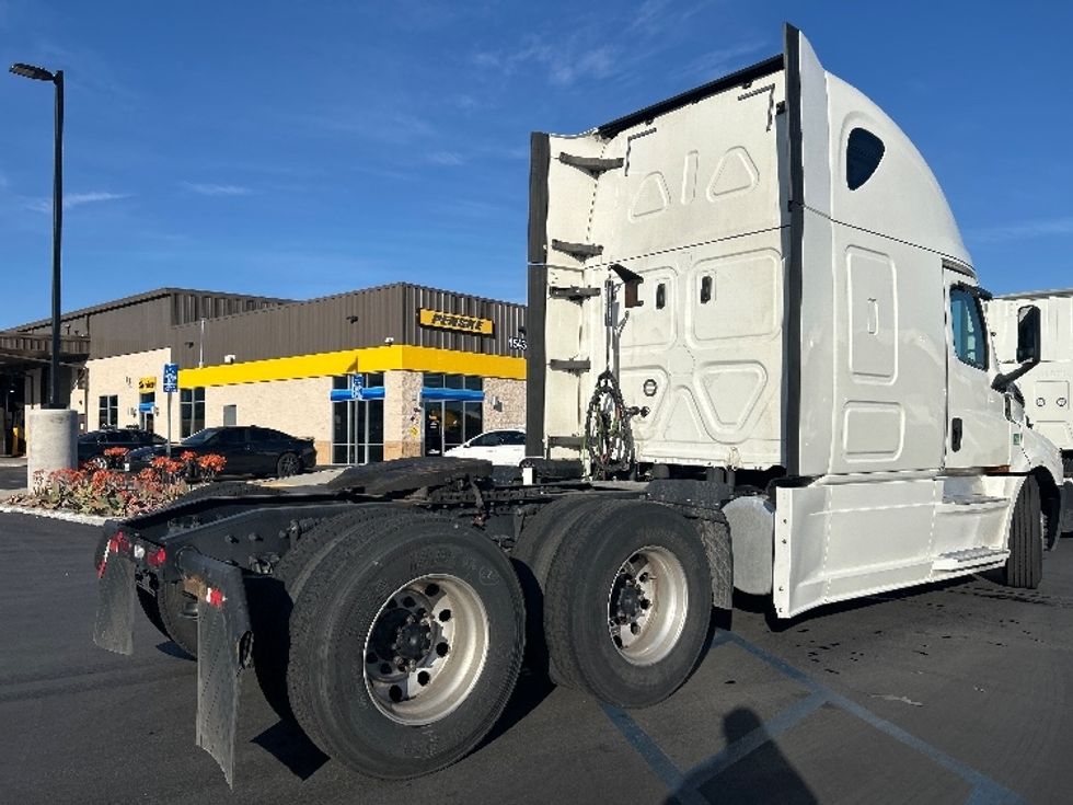 Sleeper Tractor-Heavy Duty Tractors-Freightliner-2019-T12664ST-Fontana-CA-546,973\n\t\tmiles-$ 54,250 - Image 7