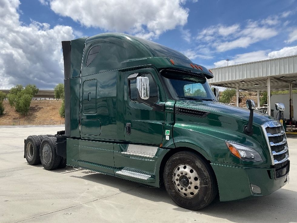 Sleeper Tractor-Heavy Duty Tractors-Freightliner-2019-T12664ST-Fontana-CA-683,050\n\t\tmiles-$ 44,250 - Image 1