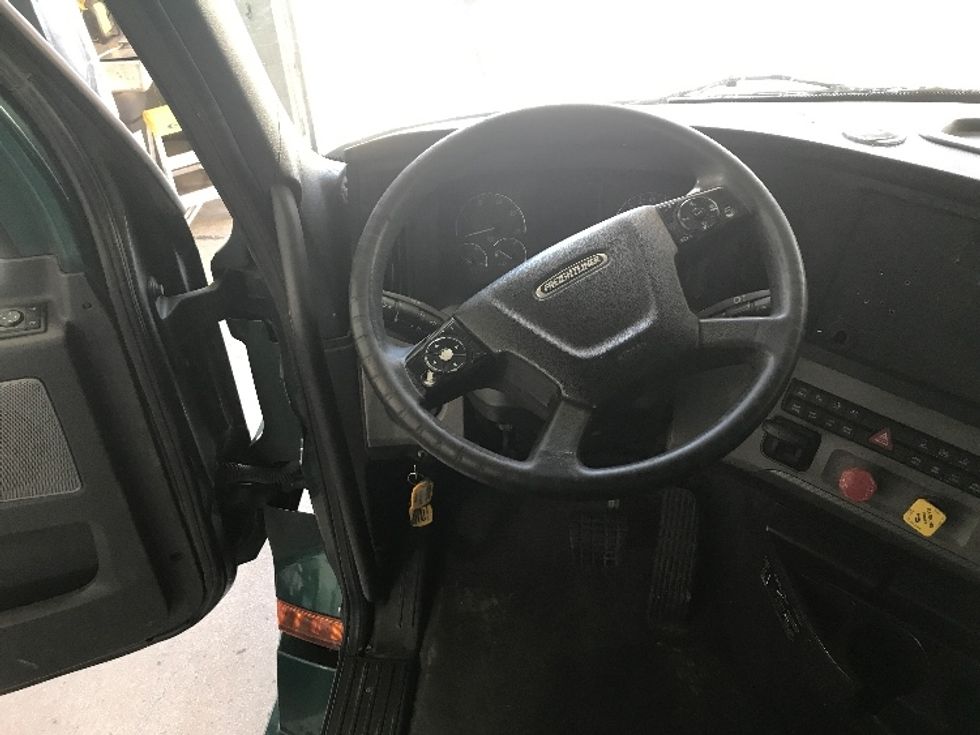 Sleeper Tractor-Heavy Duty Tractors-Freightliner-2019-T12664ST-Fontana-CA-683,050\n\t\tmiles-$ 44,250 - Image 11