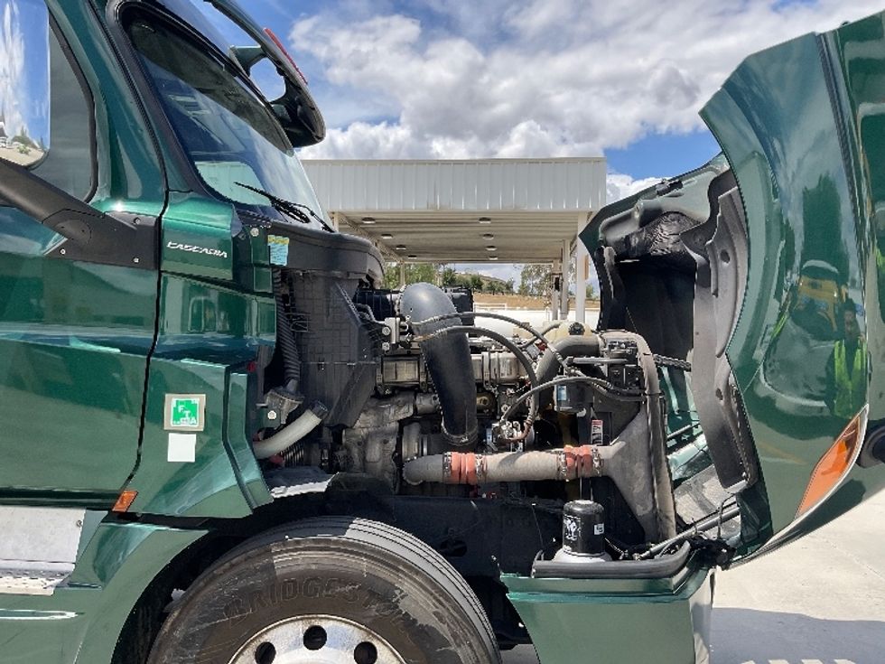 Sleeper Tractor-Heavy Duty Tractors-Freightliner-2019-T12664ST-Fontana-CA-683,050\n\t\tmiles-$ 44,250 - Image 19
