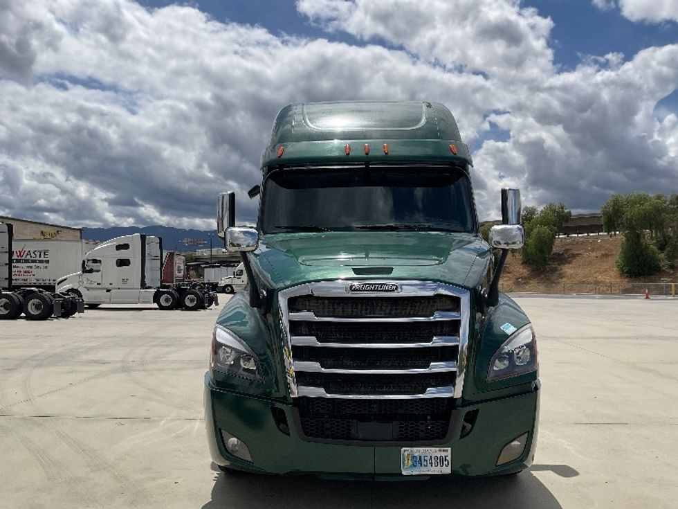 Sleeper Tractor-Heavy Duty Tractors-Freightliner-2019-T12664ST-Fontana-CA-683,050\n\t\tmiles-$ 44,250 - Image 2