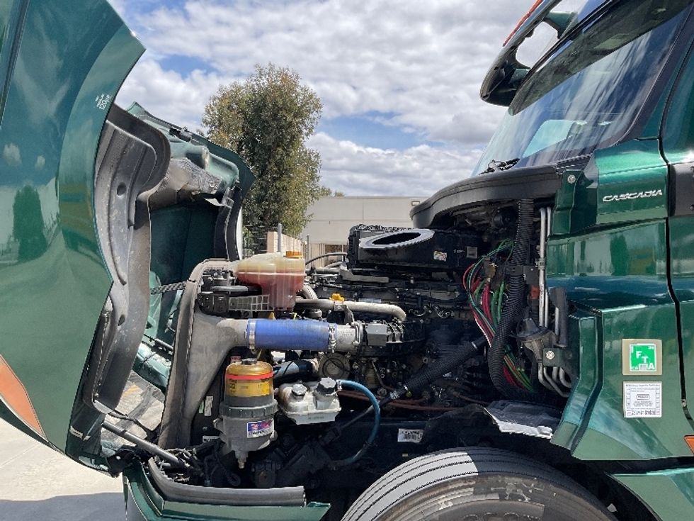 Sleeper Tractor-Heavy Duty Tractors-Freightliner-2019-T12664ST-Fontana-CA-683,050\n\t\tmiles-$ 44,250 - Image 20