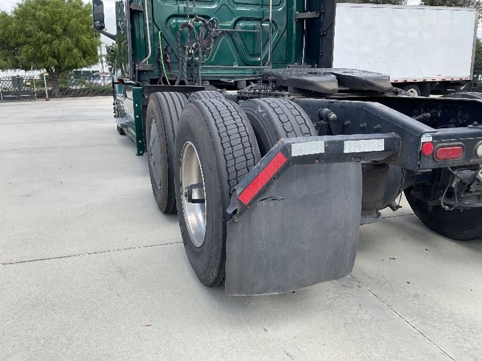 Sleeper Tractor-Heavy Duty Tractors-Freightliner-2019-T12664ST-Fontana-CA-683,050\n\t\tmiles-$ 44,250 - Image 23