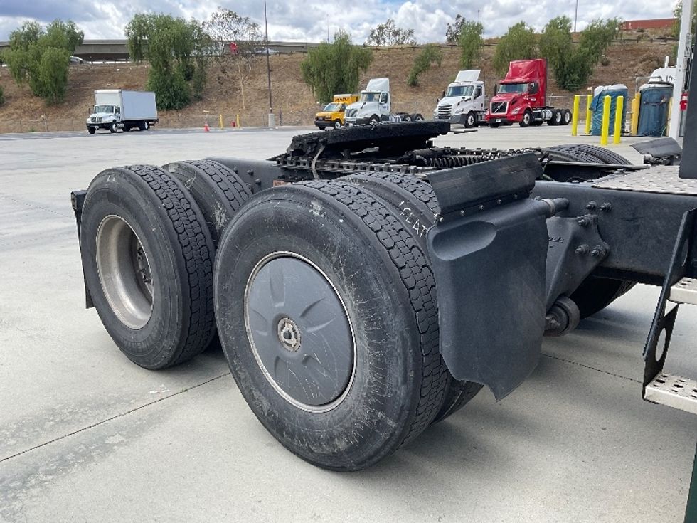 Sleeper Tractor-Heavy Duty Tractors-Freightliner-2019-T12664ST-Fontana-CA-683,050\n\t\tmiles-$ 44,250 - Image 24