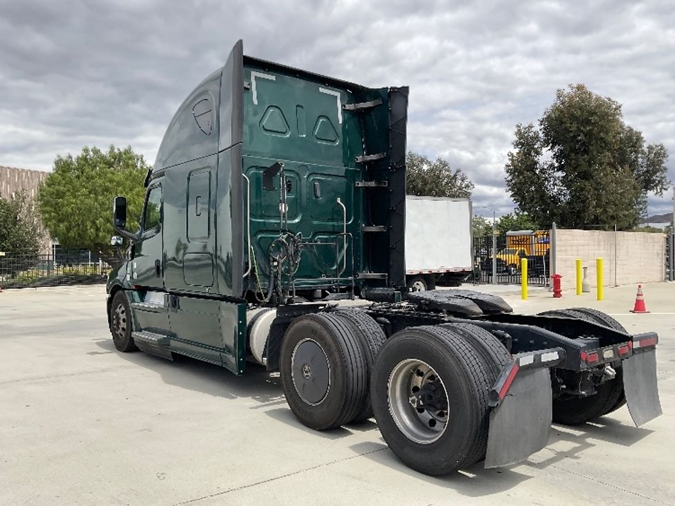 Sleeper Tractor-Heavy Duty Tractors-Freightliner-2019-T12664ST-Fontana-CA-683,050\n\t\tmiles-$ 44,250 - Image 5