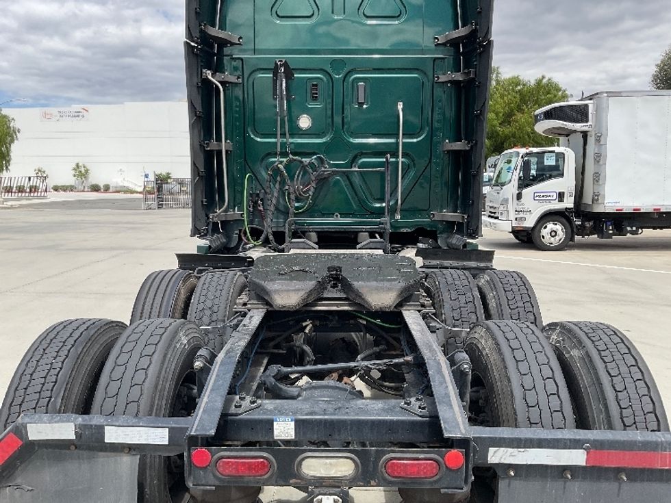 Sleeper Tractor-Heavy Duty Tractors-Freightliner-2019-T12664ST-Fontana-CA-683,050\n\t\tmiles-$ 44,250 - Image 6