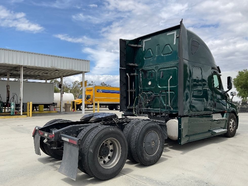 Sleeper Tractor-Heavy Duty Tractors-Freightliner-2019-T12664ST-Fontana-CA-683,050\n\t\tmiles-$ 44,250 - Image 7