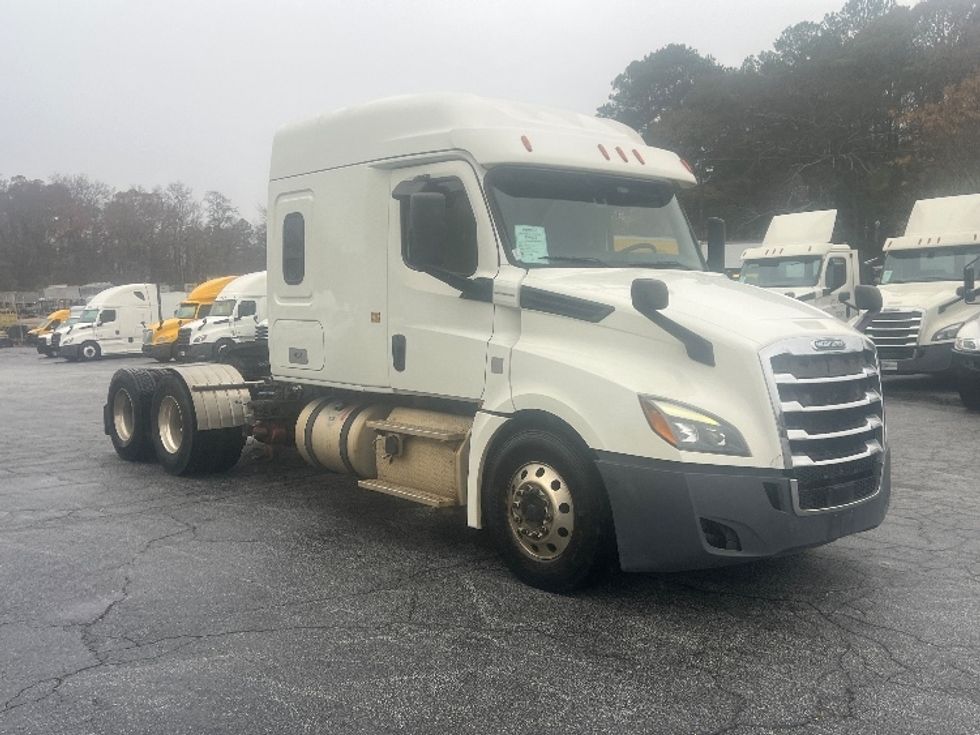 Sleeper Tractor-Heavy Duty Tractors-Freightliner-2019-T12664ST-Forest Park-GA-499,458\n\t\tmiles-$ 60,000 - Image 1