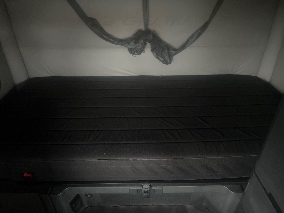 Sleeper Tractor-Heavy Duty Tractors-Freightliner-2019-T12664ST-Forest Park-GA-499,458\n\t\tmiles-$ 60,000 - Image 16