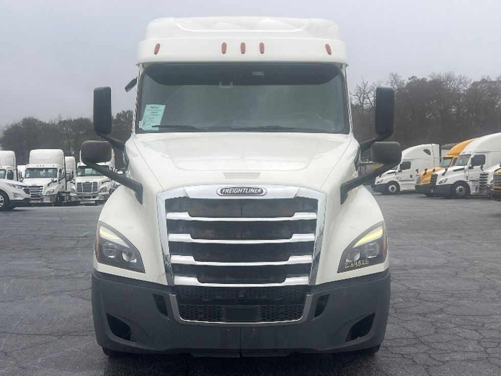 Sleeper Tractor-Heavy Duty Tractors-Freightliner-2019-T12664ST-Forest Park-GA-499,458\n\t\tmiles-$ 60,000 - Image 2
