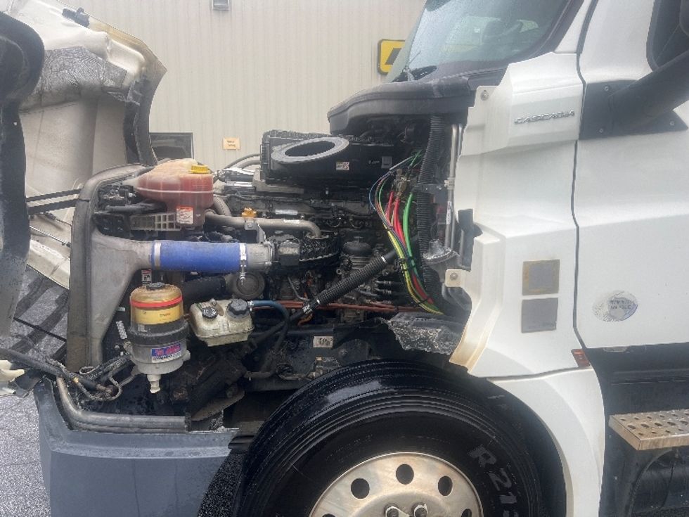 Sleeper Tractor-Heavy Duty Tractors-Freightliner-2019-T12664ST-Forest Park-GA-499,458\n\t\tmiles-$ 60,000 - Image 21