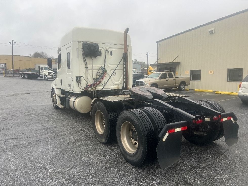 Sleeper Tractor-Heavy Duty Tractors-Freightliner-2019-T12664ST-Forest Park-GA-499,458\n\t\tmiles-$ 60,000 - Image 5