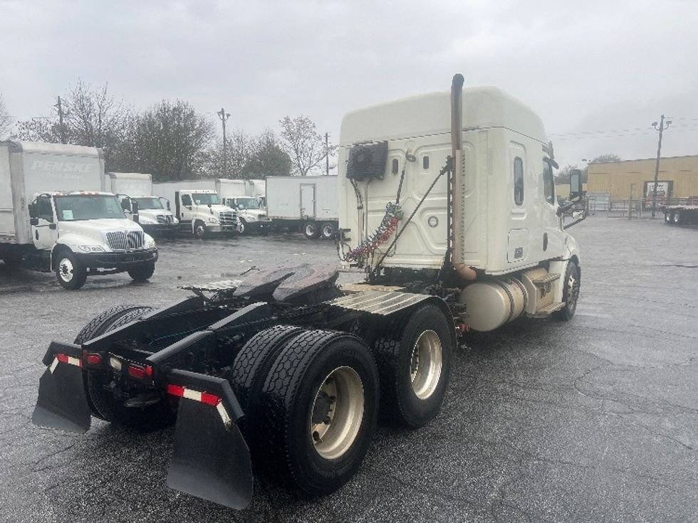 Sleeper Tractor-Heavy Duty Tractors-Freightliner-2019-T12664ST-Forest Park-GA-499,458\n\t\tmiles-$ 60,000 - Image 7