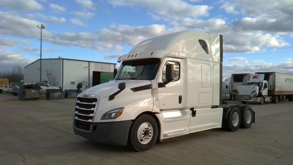 Sleeper Tractor-Heavy Duty Tractors-Freightliner-2019-T12664ST-Forrest City-AR-536,268\n\t\tmiles-$ 51,000 - Image 1