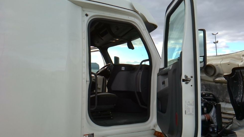 Sleeper Tractor-Heavy Duty Tractors-Freightliner-2019-T12664ST-Forrest City-AR-536,268\n\t\tmiles-$ 51,000 - Image 13