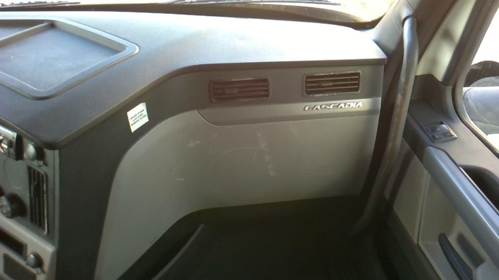 Sleeper Tractor-Heavy Duty Tractors-Freightliner-2019-T12664ST-Forrest City-AR-536,268\n\t\tmiles-$ 51,000 - Image 14