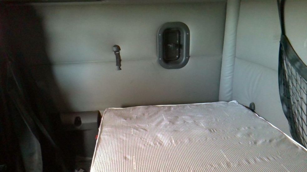 Sleeper Tractor-Heavy Duty Tractors-Freightliner-2019-T12664ST-Forrest City-AR-536,268\n\t\tmiles-$ 51,000 - Image 19