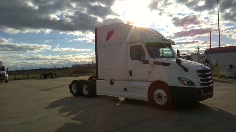 Sleeper Tractor-Heavy Duty Tractors-Freightliner-2019-T12664ST-Forrest City-AR-536,268\n\t\tmiles-$ 51,000 - Image 3