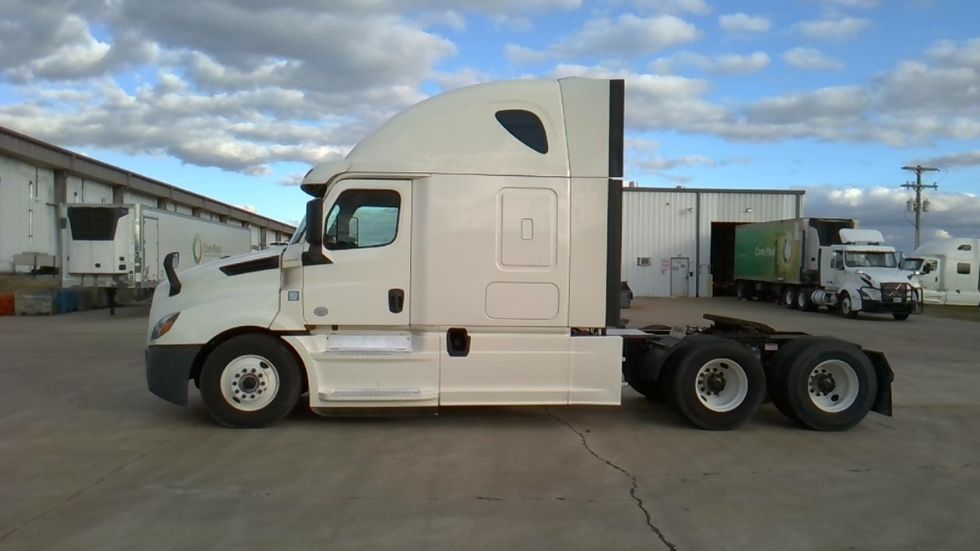 Sleeper Tractor-Heavy Duty Tractors-Freightliner-2019-T12664ST-Forrest City-AR-536,268\n\t\tmiles-$ 51,000 - Image 4