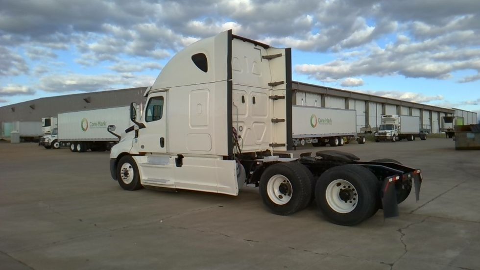 Sleeper Tractor-Heavy Duty Tractors-Freightliner-2019-T12664ST-Forrest City-AR-536,268\n\t\tmiles-$ 51,000 - Image 5