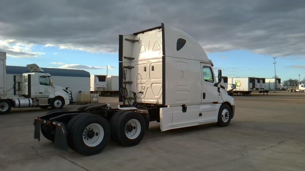 Sleeper Tractor-Heavy Duty Tractors-Freightliner-2019-T12664ST-Forrest City-AR-536,268\n\t\tmiles-$ 51,000 - Image 7