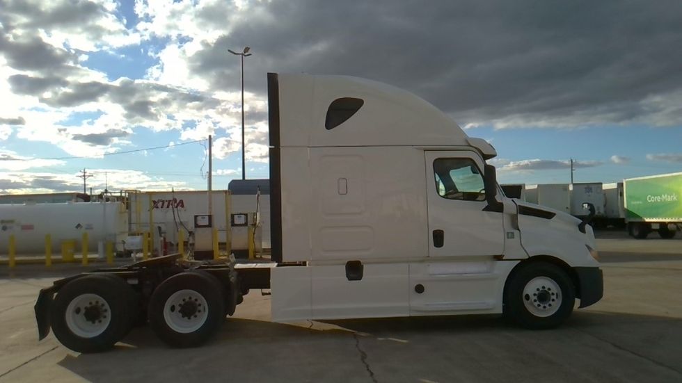 Sleeper Tractor-Heavy Duty Tractors-Freightliner-2019-T12664ST-Forrest City-AR-536,268\n\t\tmiles-$ 51,000 - Image 8