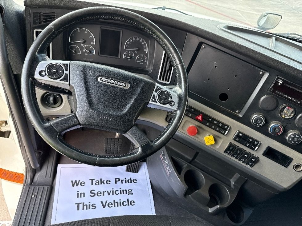 Sleeper Tractor-Heavy Duty Tractors-Freightliner-2019-T12664ST-Fort Worth-TX-193,703\n\t\tmiles-$ 83,000 - Image 11