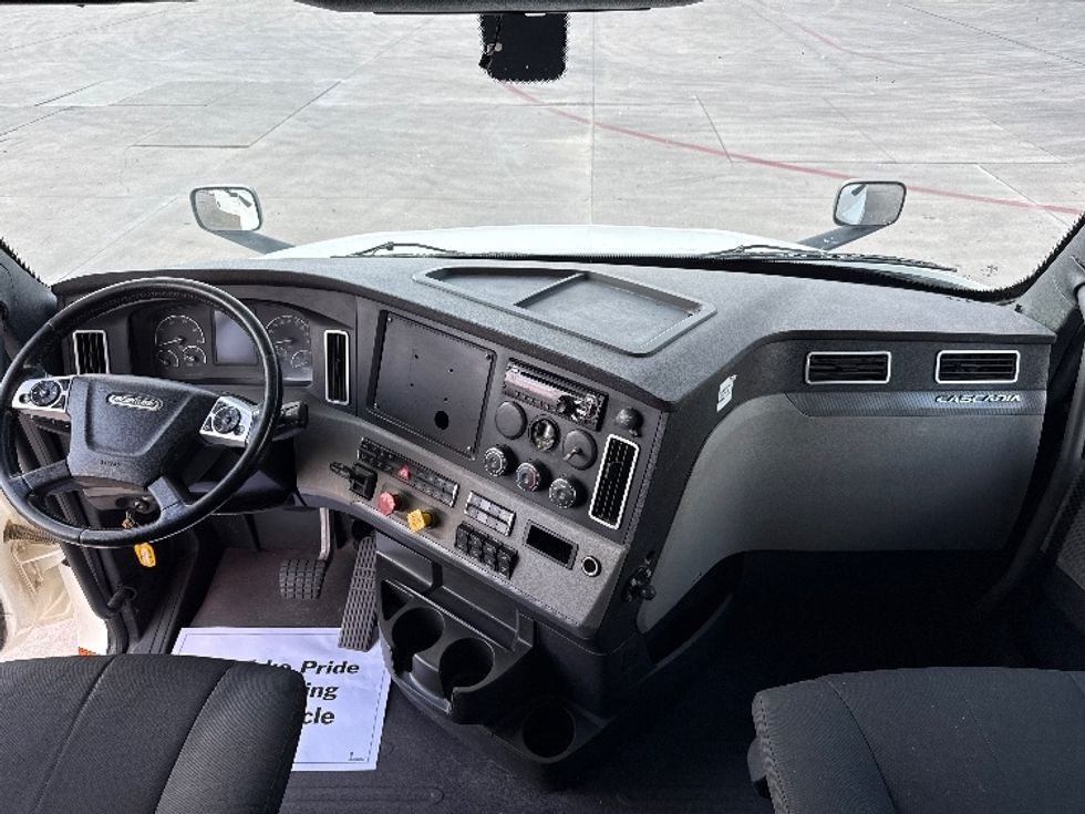 Sleeper Tractor-Heavy Duty Tractors-Freightliner-2019-T12664ST-Fort Worth-TX-193,703\n\t\tmiles-$ 83,000 - Image 12