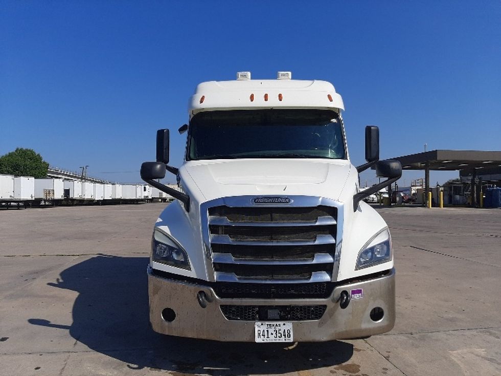 Sleeper Tractor-Heavy Duty Tractors-Freightliner-2019-T12664ST-Fort Worth-TX-193,703\n\t\tmiles-$ 83,000 - Image 2