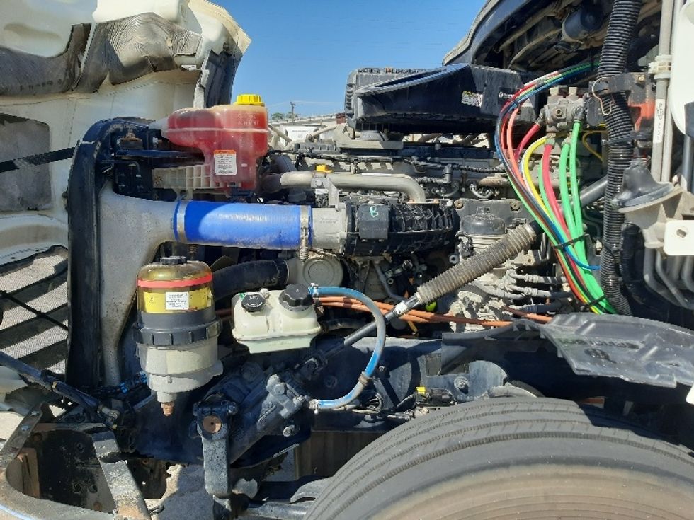 Sleeper Tractor-Heavy Duty Tractors-Freightliner-2019-T12664ST-Fort Worth-TX-193,703\n\t\tmiles-$ 83,000 - Image 21