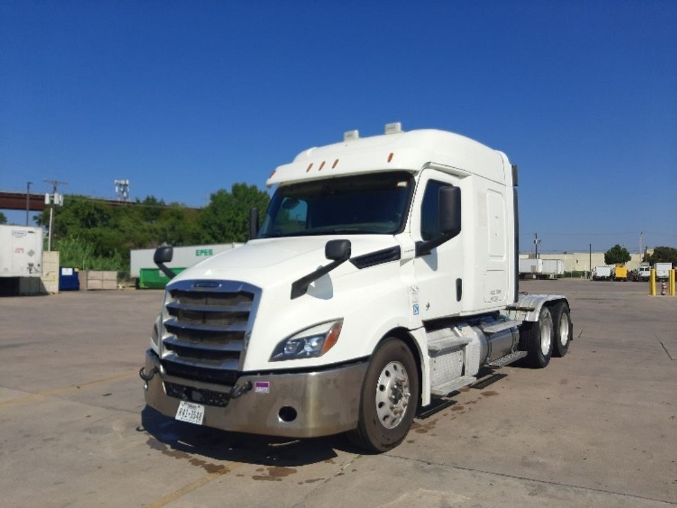Sleeper Tractor-Heavy Duty Tractors-Freightliner-2019-T12664ST-Fort Worth-TX-193,703\n\t\tmiles-$ 83,000 - Image 3