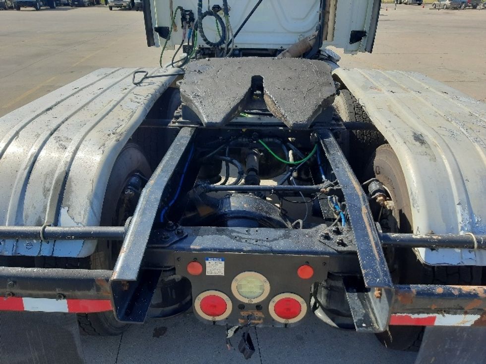 Sleeper Tractor-Heavy Duty Tractors-Freightliner-2019-T12664ST-Fort Worth-TX-193,703\n\t\tmiles-$ 83,000 - Image 6