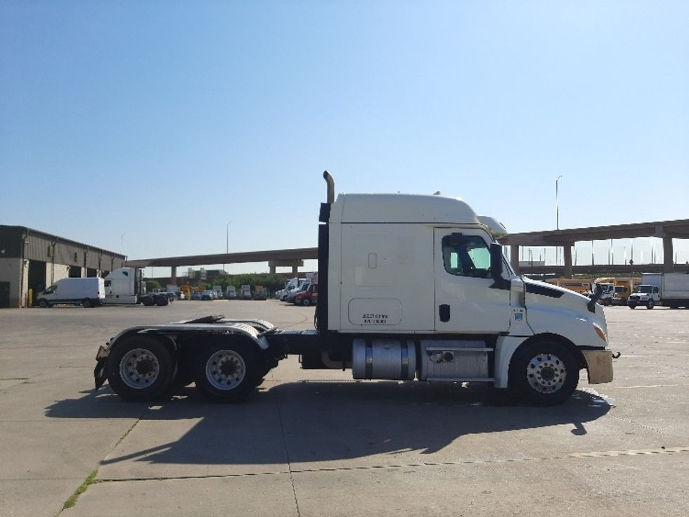 Sleeper Tractor-Heavy Duty Tractors-Freightliner-2019-T12664ST-Fort Worth-TX-193,703\n\t\tmiles-$ 83,000 - Image 8